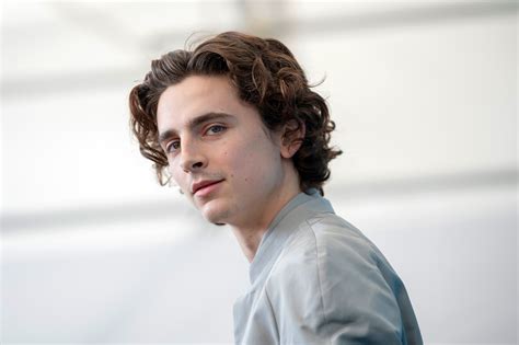 Timothée Chalamet will do his own singing in Bob Dylan biopic